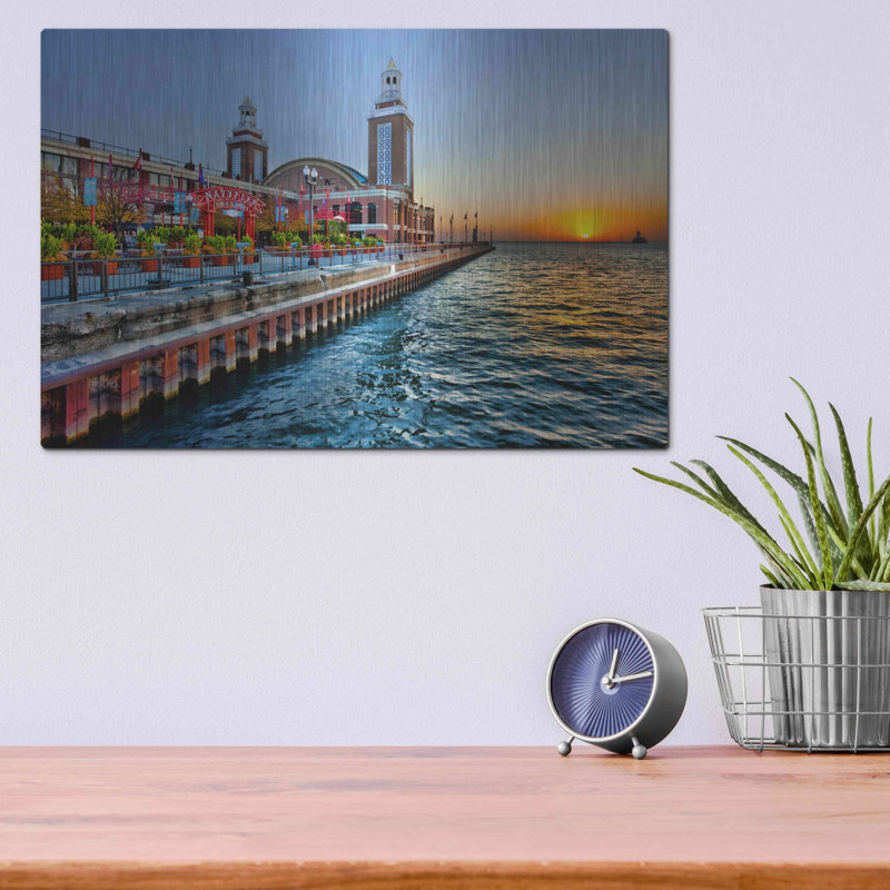 «Sunrise At The Pier» par Larry Malvin, H 12 po x l 16 po