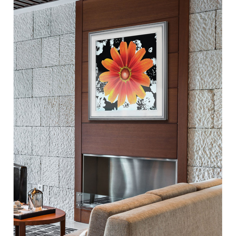 «Black and Bloom II», reproduction de peinture à l'huile, H 27 po x l 27 po x P 1,5 po, Cadre argenté