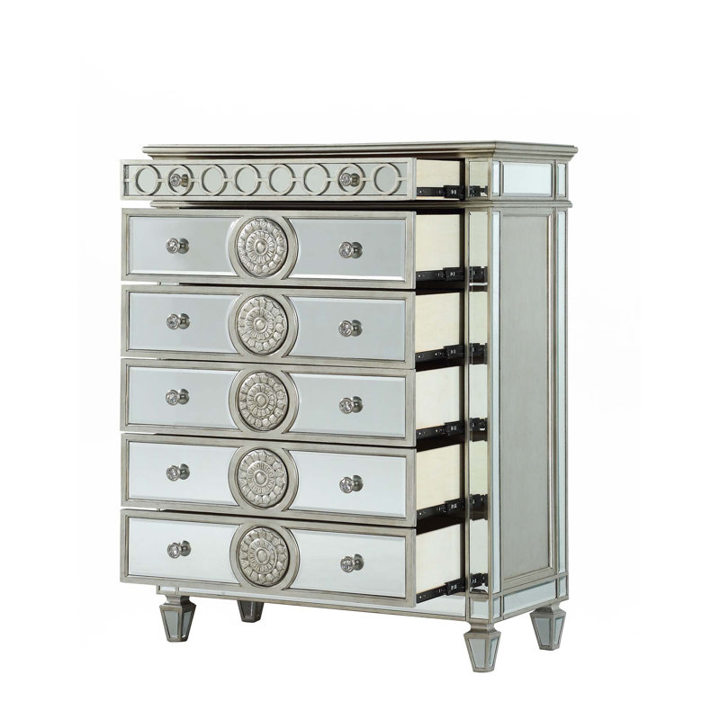 Commode à finition miroir