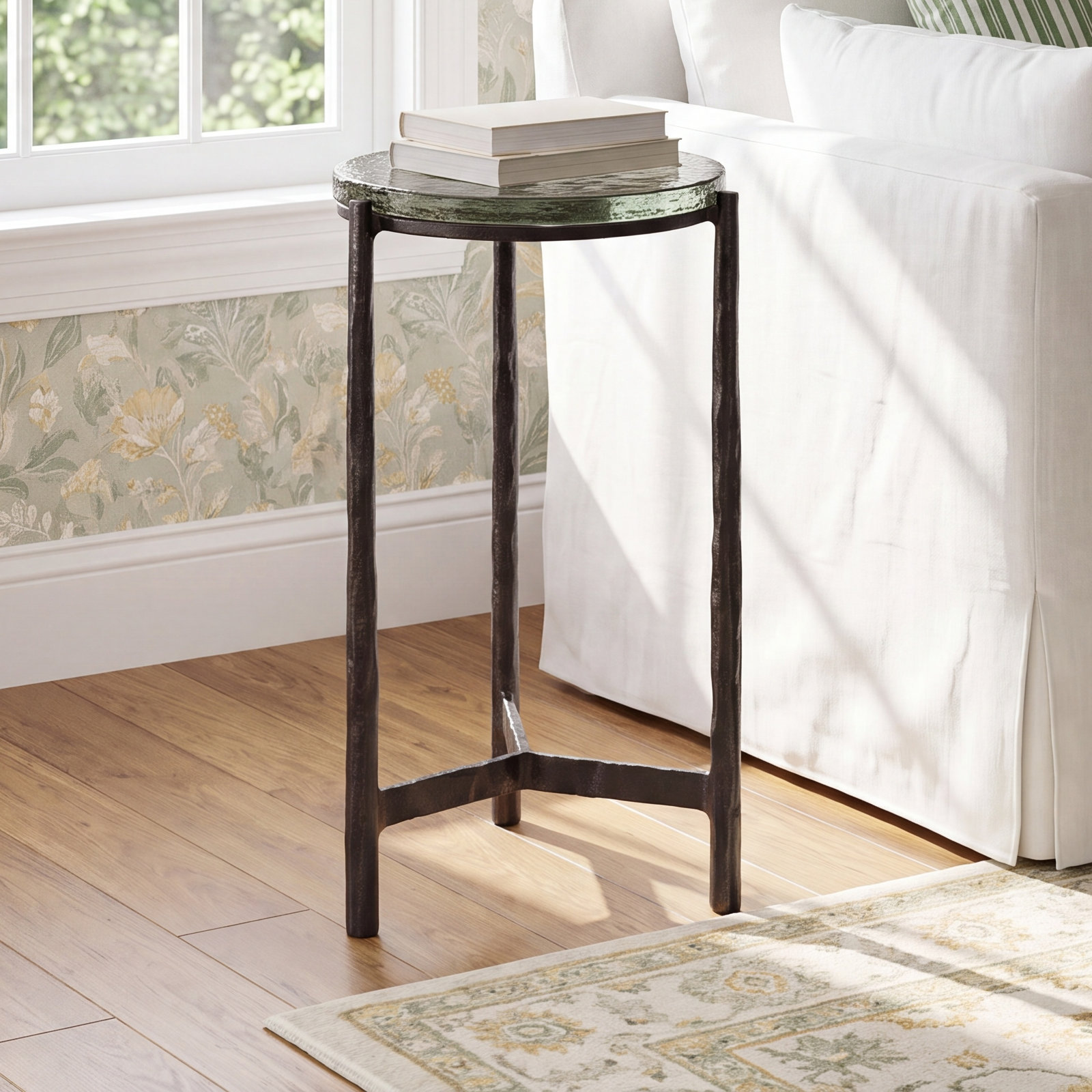 Kyas Accent Table