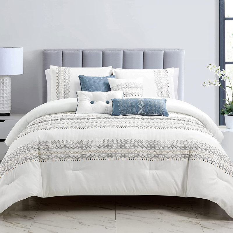 Hart 7-Piece Southwestern Embroidery Comforter Set , Queen Comforter + 4 Throw Pillows