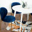 Ensemble de salle à manger pour 5 personnes - table ronde blanche avec 4 chaises en bois d'hévéa, revêtement luxueux en velours, combinaison élégante et matériaux de construction contemporains, fauteuil élégant