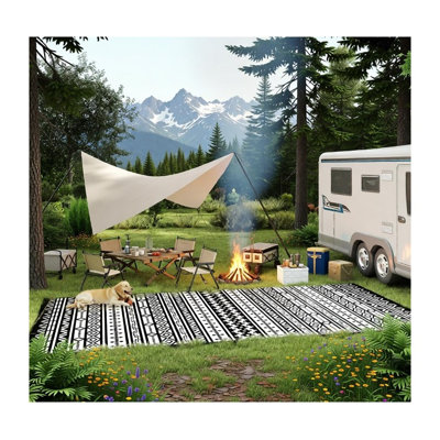 Reversible Geometric Outdoor Area Rug - Waterproof Polypropylene Patio Carpet in White and Black