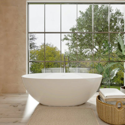 Baignoire de trempage autoportante de 65 po à surface solide, blanc brillant, grande capacité de trempage, baignoire de luxe à dossier confortable, trop-plein efficace et bonde escamotable, ne tache pas