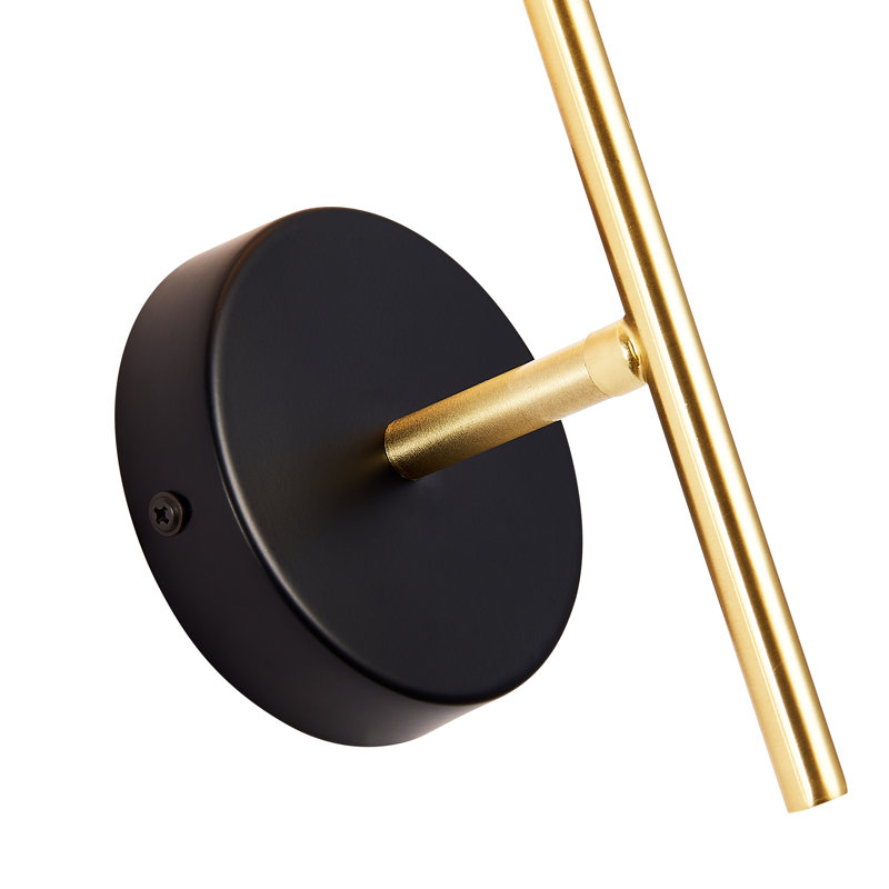 Maghin Armed Sconce