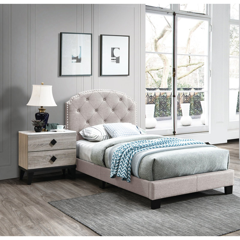 Lit simple à tête de lit avec conception européenne, toile de jute brune et structure de pieds de soutien