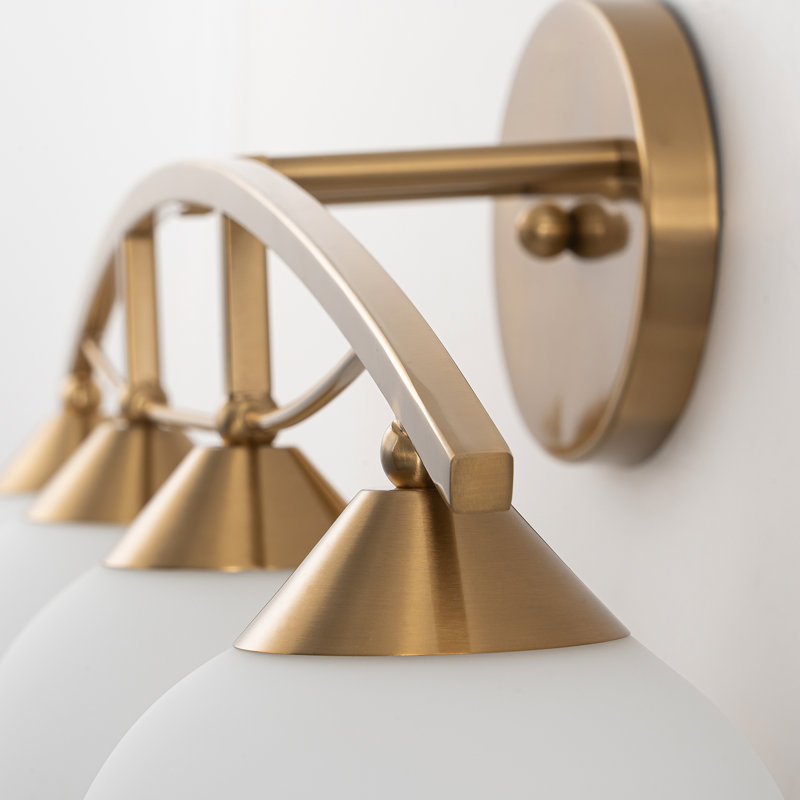 Éclairage pour meuble-lavabo Kaynen, Quatre lumières, H 11,42 po x l 33,5 po x P 7,48 po