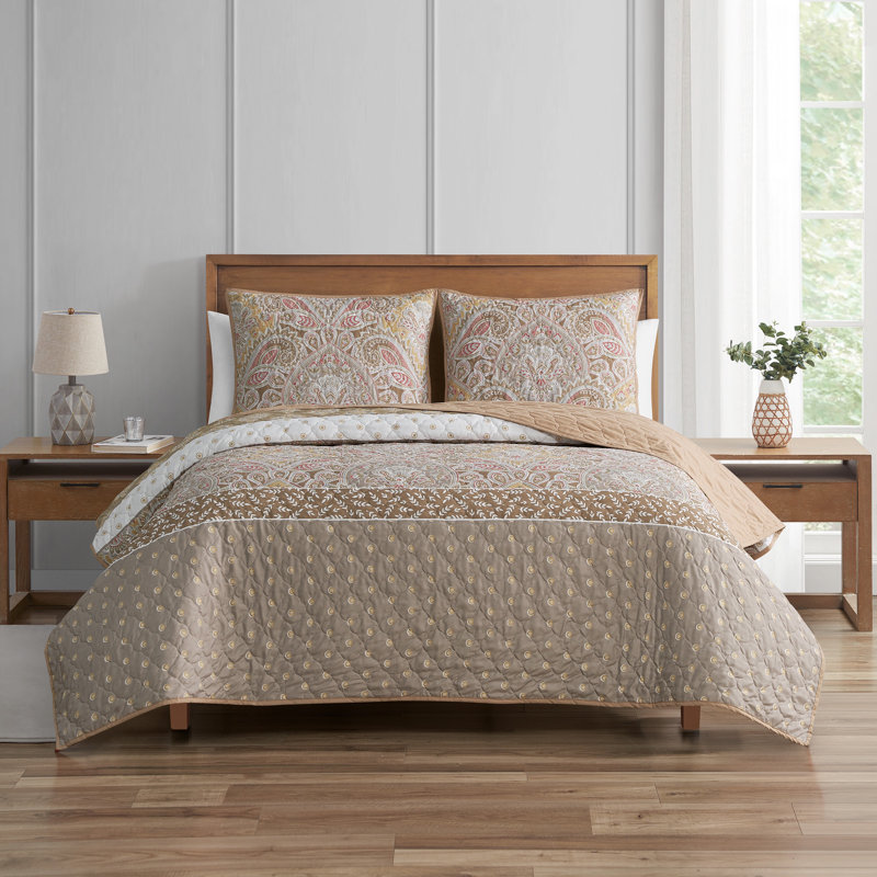 Portico 3 Piece Quilt Set, Queen Quilt + 2 Standard Shams
