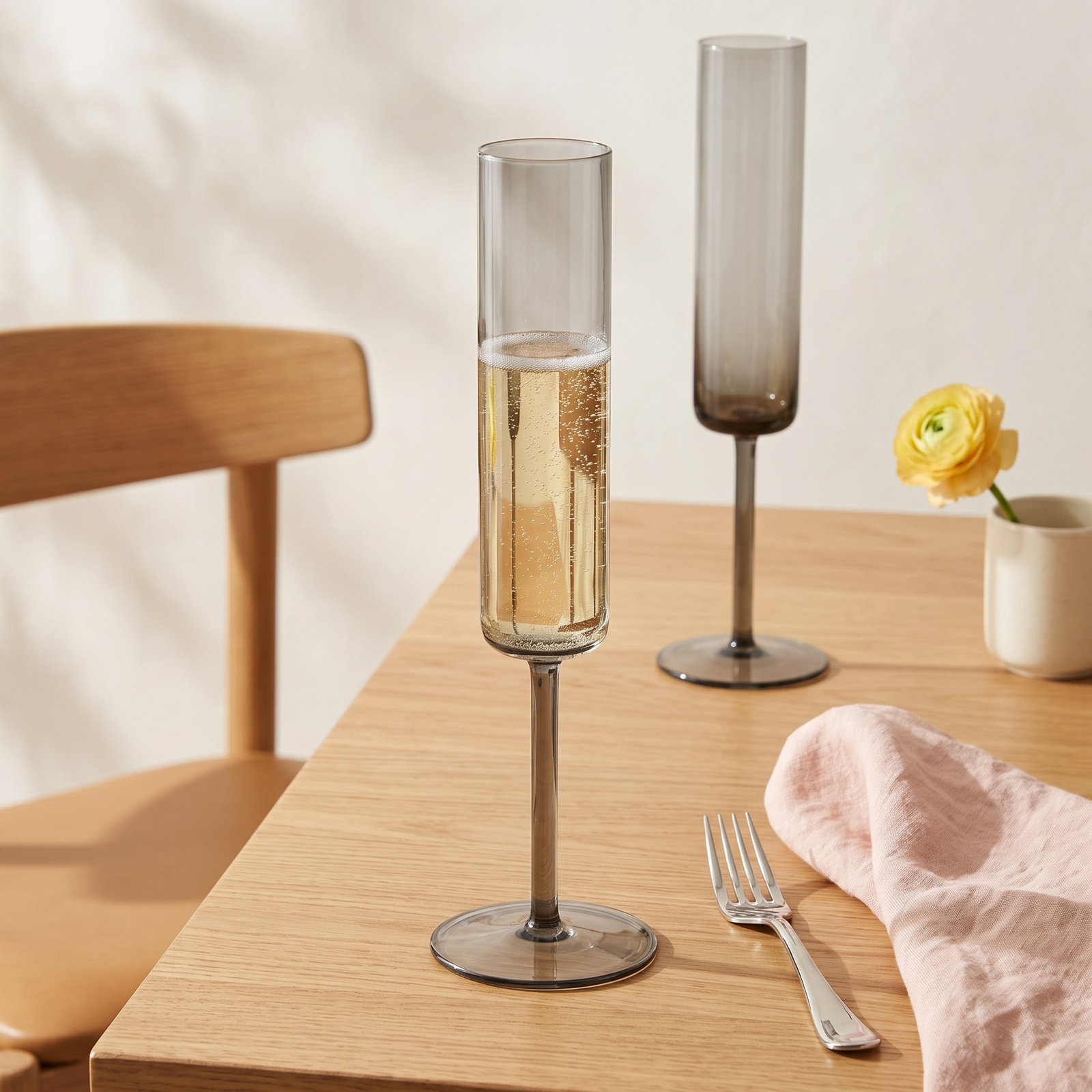 Urbo Champagne Flute, Gray