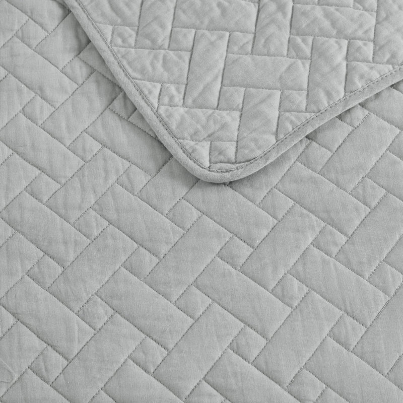 Chevron Reversible 3 Piece Quilt Set, Twin Quilt + 1 Standard Sham, White