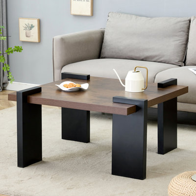 Table basse de 31,5 po x 31,5 po x 16,6 po de couleur foncée, qui convient au décor moderne de noyer pour le salon, au design élégant