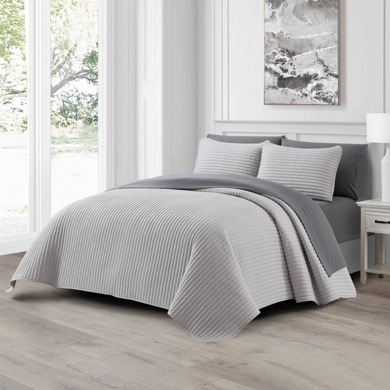 Aurelia Polyester Quilt Set, Queen Quilt + 6 Additional Pieces, Light Gray
