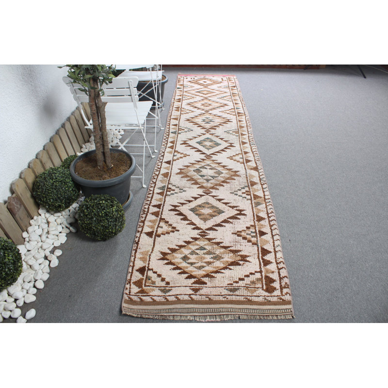 Tapis de couloir beige antique en laine Herki, idéal pour les escaliers et les couloirs