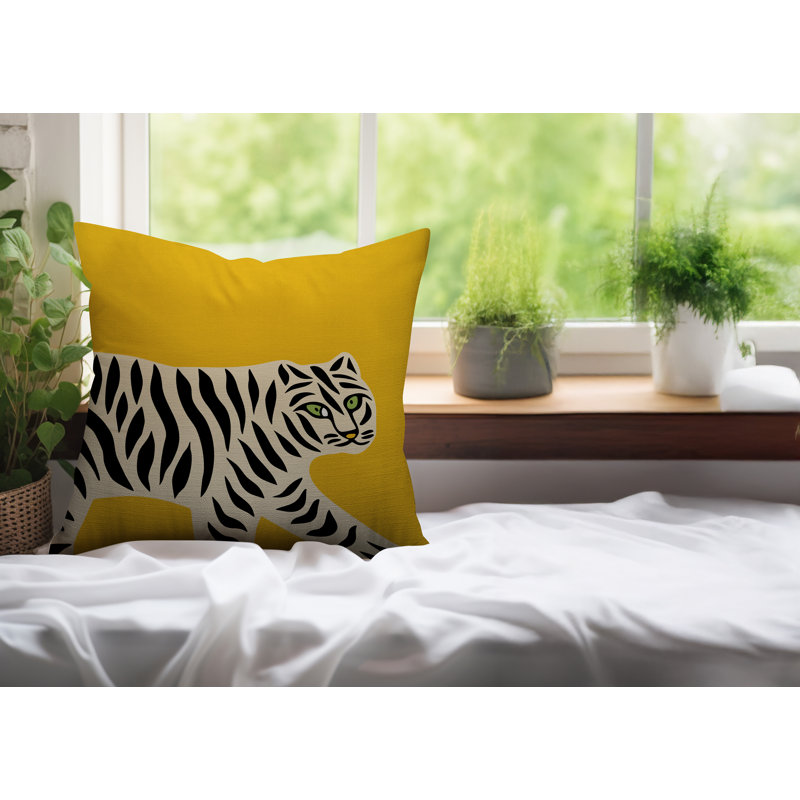 Oreiller carré intérieur / extérieur Gigi Tiger, H 16 po x l 16 po, Jaune