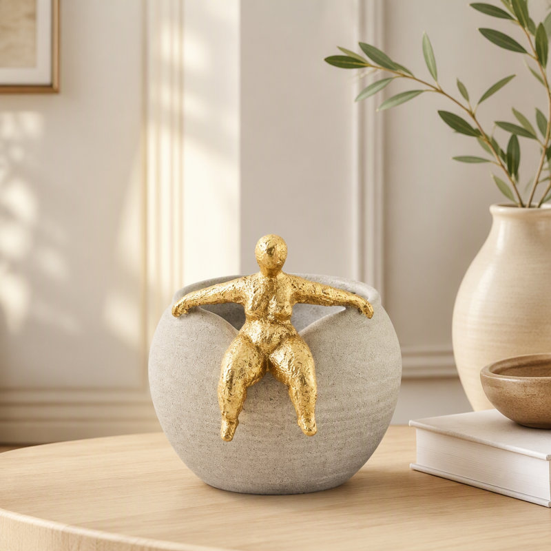 Vase d'appoint avec figurine dorée abstraite, 9,3 x 8,8 x 8,8 po