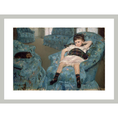 Petite fille dans un fauteuil bleu par Mary Cassatt