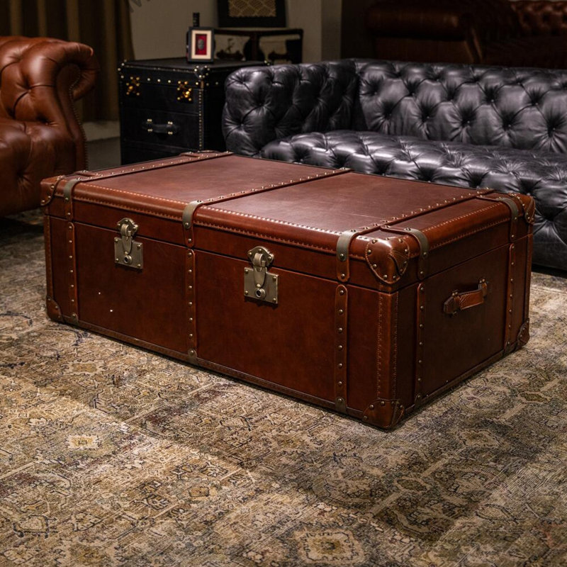 Table basse en similicuir