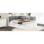 Lit double en bois avec lit gigogne et rangement pour la tête de lit, tablettes en blanc - option de lit gigogne élégant, esthétique rotative moderne