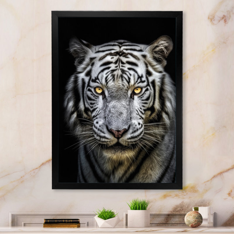 Tigre blanc féroce II - impressions encadrées de tigre, Cadre simple noir, H 44 po x l 34 po x P 1,5 po