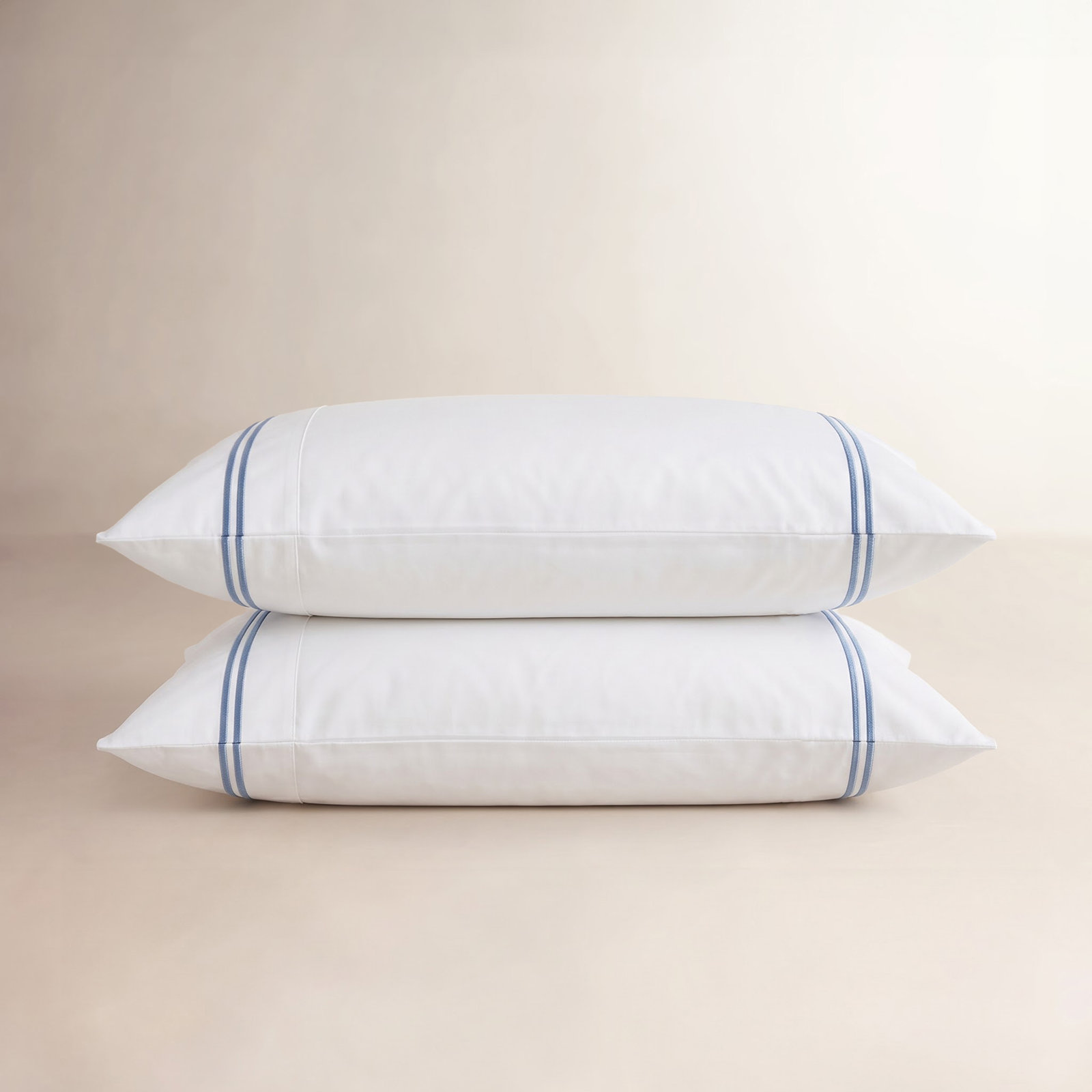 Bandera Cotton Pillowcase, Standard, White/Blue