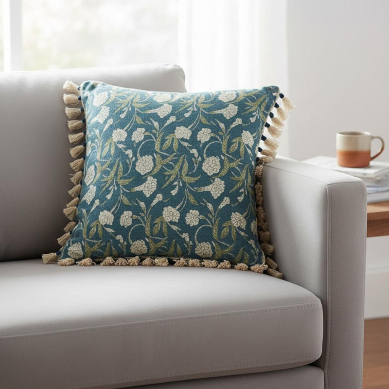 Coussin décoratif imprimé avec rembourrage et pompons, 50 x 50 x 15 cm, style bohème, pour canapé, lit, salon et coin détente.
