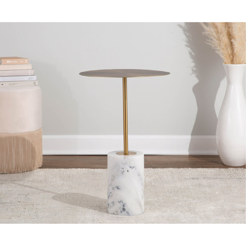 Table d'appoint contemporaine en métal doré et marbre blanc