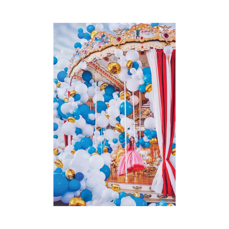 Carrousel de Moscou par Hobopeeba-impression, H 26 po x l 18 po x 1,5 po, Toile tendue, Pas de tapis