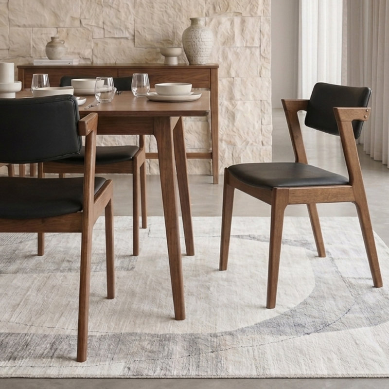 Chaise d'appoint en cuir végétalien noir Breauna