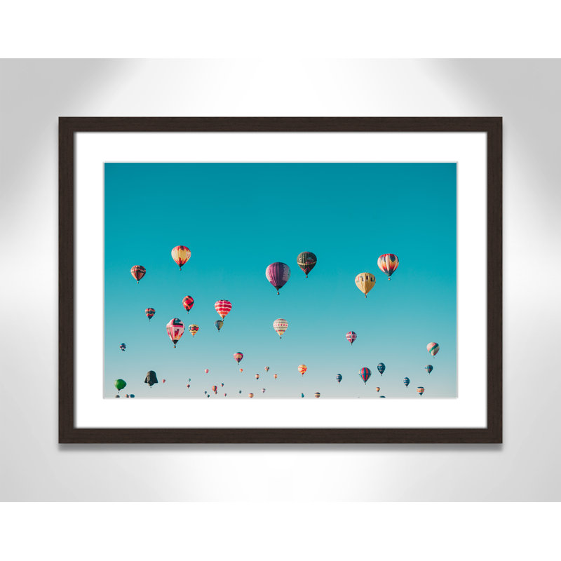 Estampe « Sky Symphony » d'Ian Dooley, H 17 po x l 23 po x P 1,25 po, Cadre de boîte en noyer, Blanc