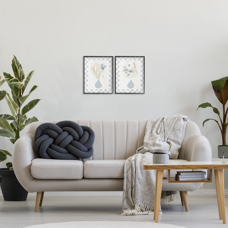 Ensemble de 2 giclées encadrées subtilement bleu Anna Bouquets, design par Lucille Price, H 14 po x l 11 po