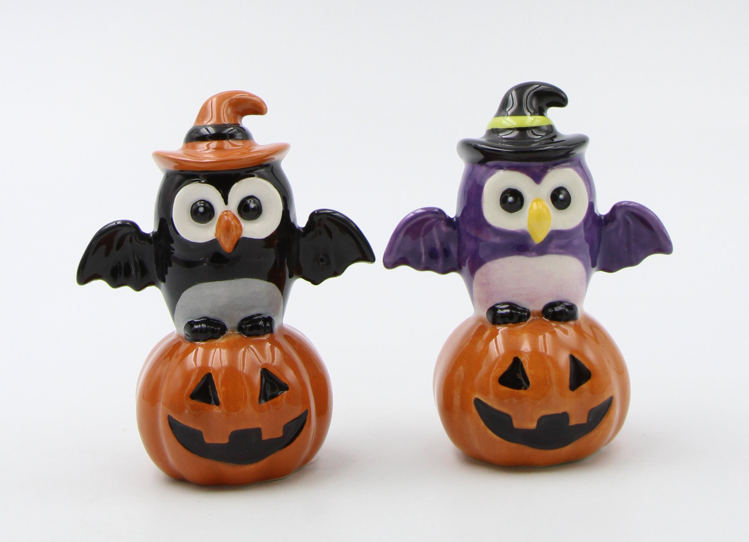 Halloween salt deals and pepper shakers