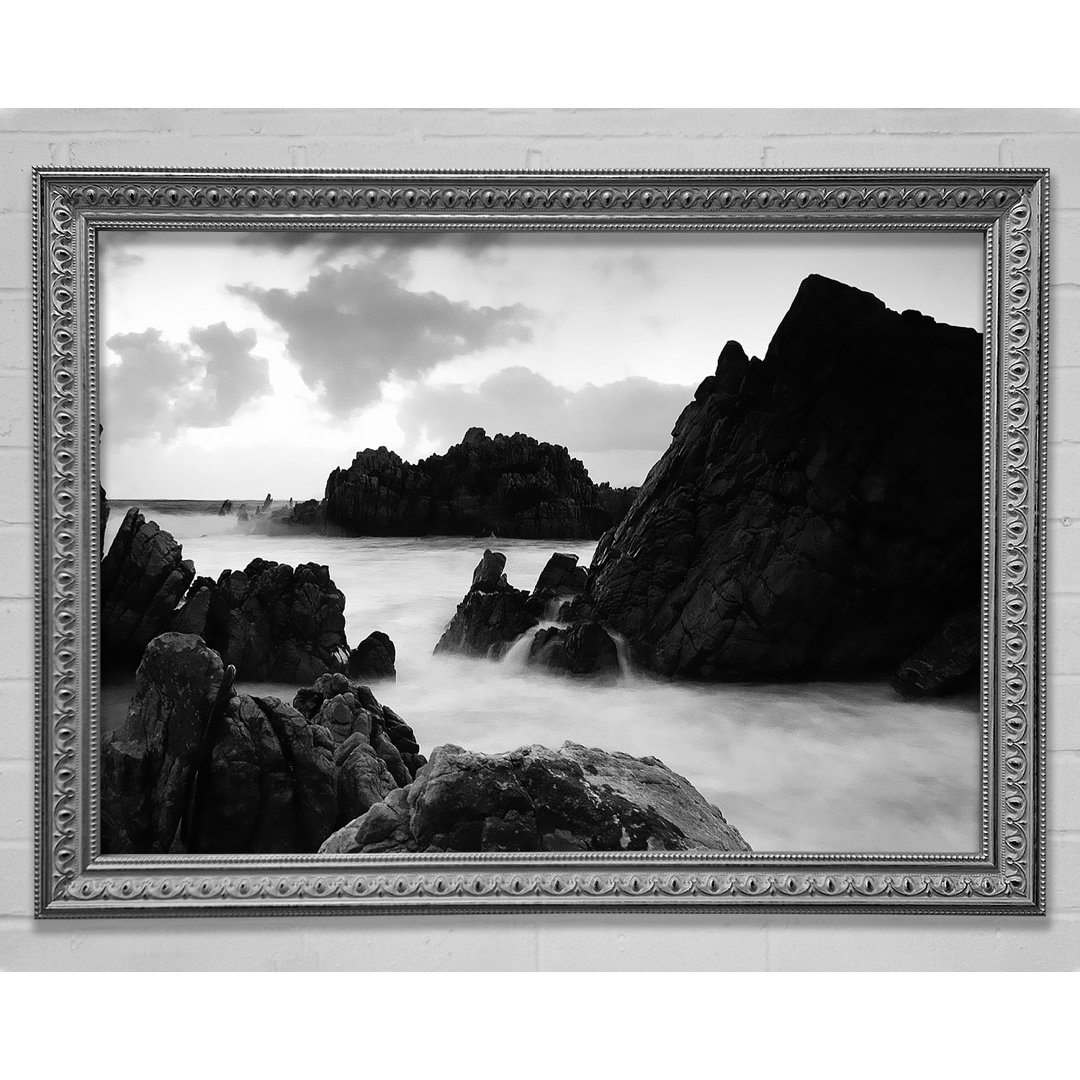 The Ocean Rocks B N W Gerahmter Druck