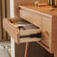 Coiffeuse en bois massif avec miroir inversé et modes d'éclairage-464247376-437111542