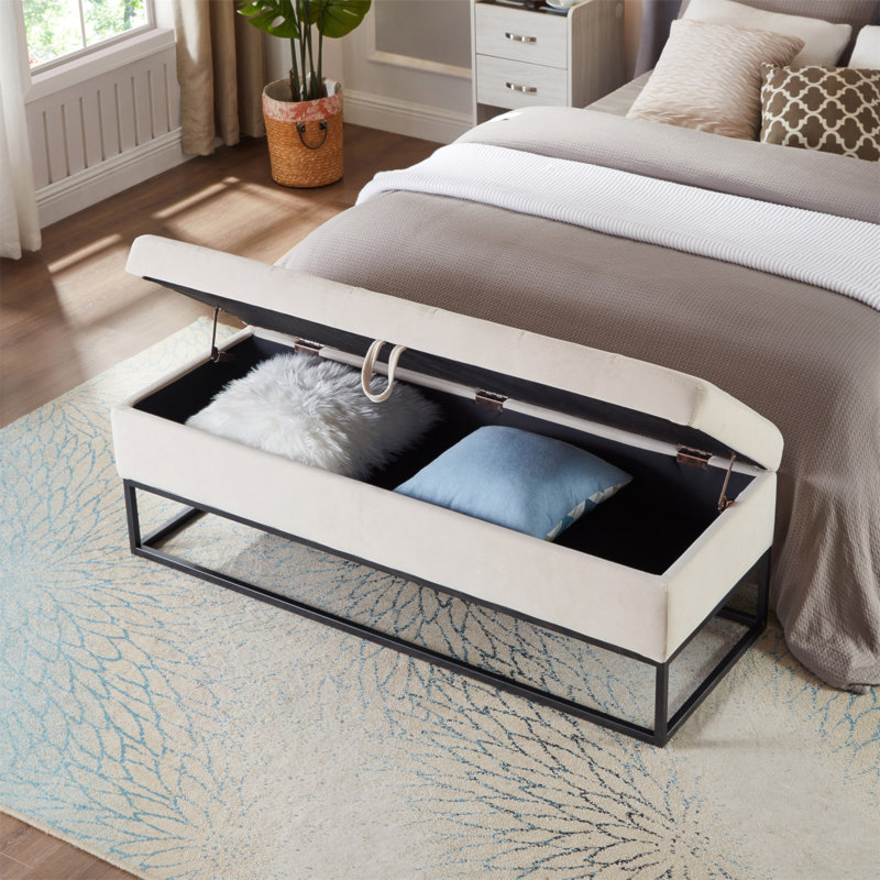 Base de lit en métal avec velours beige 58,6 po, Beige, Black
