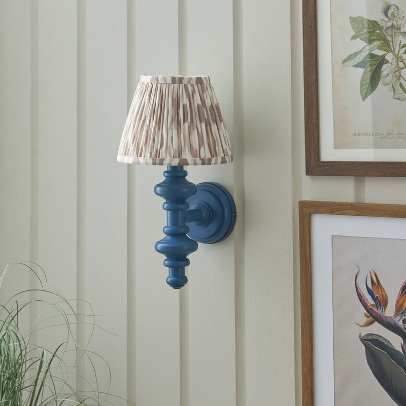 Carnaby Wallchiere, Blue, Beige/White Ikat