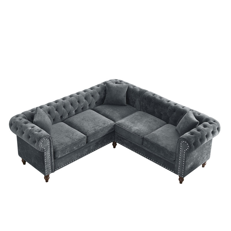 Velours gris en forme de L avec profondeur de 80 po, bouton profond, pieds en bois massif, accoudoirs roulés, 5 sièges, 3 coussins,