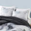 Ensemble d'édredon à imprimé de teinture par aquarelle avec coussin décoratif-122524886