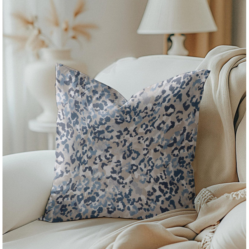 Housse de coussin léopard bleu marine et beige, H 15 po x l 15 po