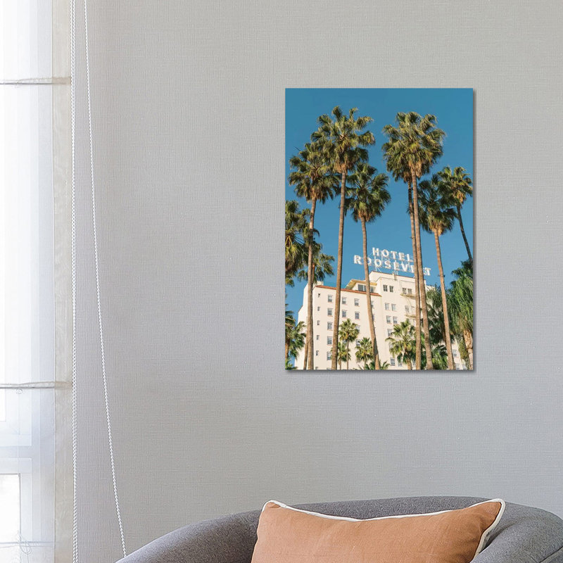 «Hollywood Hotel» par Bethany Young, reproduction de photo sur toile tendue, H 26 po x l 18 po x 1,5 po
