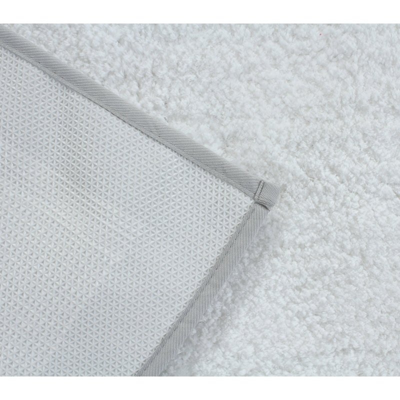 Chesapeake Lakewood Micro Tufted Bath Rug- 24"X40", Gris