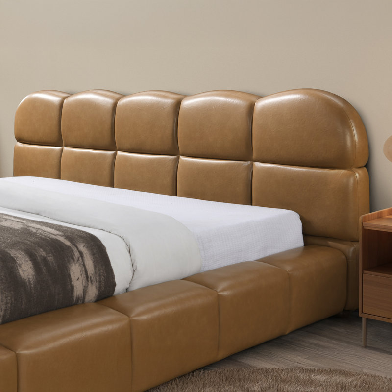 Lit plateforme Marietta Mid-Century avec tête de lit capitonnée, Très grand