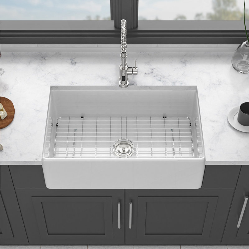 Évier de cuisine 33 po à cuve simple en céramique blanche avec conception réversible et cuve profonde pour un nettoyage efficace.