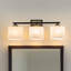 Luminaire de meuble-lavabo moderne 21 po à 3 lumières en laiton et noir avec abat-jour en verre blanc laiteux 21 po				