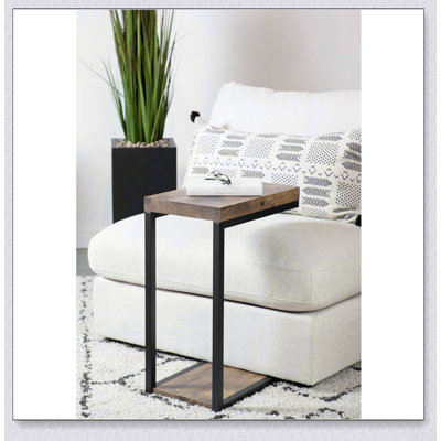 Élégante table à collation noire et antique en muscade avec un design industriel pour les espaces de vie modernes, parfaite pour les collations et la décoration.