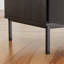 Support pour tourne-disque avec prise de courant et couvercle rabattable, table tournante avec rangement pour plus de 300 vinyles, console média à grain de bois noir avec 2 tiroirs, 27,6 po avec protection contre la poussière, certains assemblages sont requis.