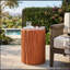Table d'appoint cylindrique en MGO, texture terracotta ondulée, préassemblée, capacité de 30 kg, pour intérieur et extérieur, avec tabouret.