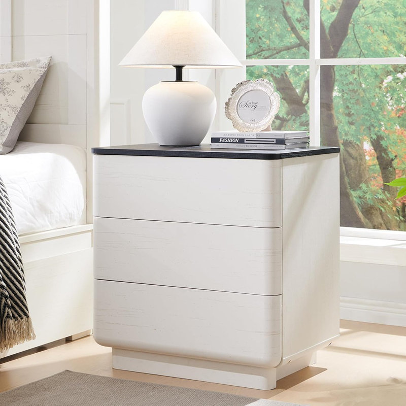 Table de chevet moderne de 22 po avec station de charge, table de chevet à 3 tiroirs sans poignée, grande table de bout avec rangement, table de chevet pour chambre à coucher, salon, profil incurvé, blanc