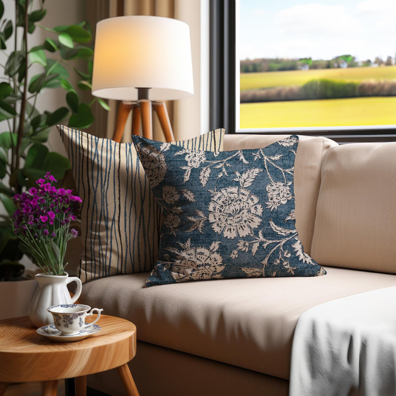 Housse de coussin floral bleu marine et beige, H 21 po x l 21 po, Carré