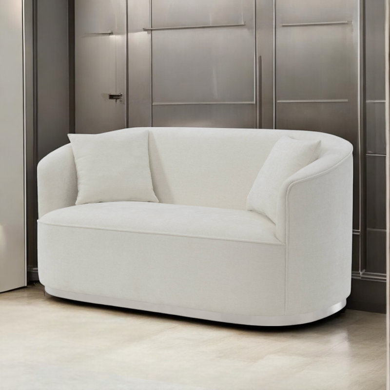 Causeuse en chenille beige avec 2 coussins, 33" W