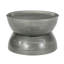 Table basse en fer martelé avec base en forme de sablier au fini argent poli, carré de 24,5 po